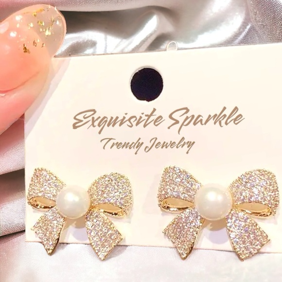 🎀 Elegant Sparkling Gold Tone Pearl Bowknot Earrings💖 - Picture 10 of 10